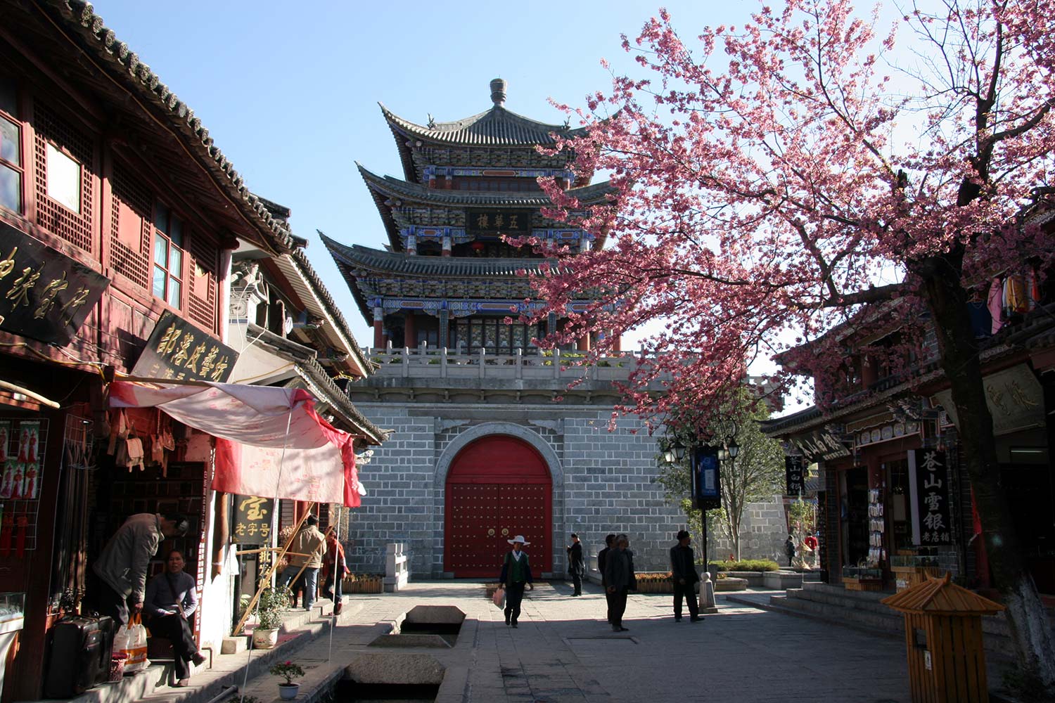 TOUR VÂN NAM ĐƯỜNG BỘ GIẢM GIÁ NHẤT 2025 HÀ KHẨU – MÔNG TỰ – THÀNH CỔ ĐẠI LÝ – THÀNH CỔ LỆ GIANG – THÀNH CỔ SA KHÊ - CÔN MINH- HỒ NHĨ HẢI TOUR 5 NGÀY 4 ĐÊM 